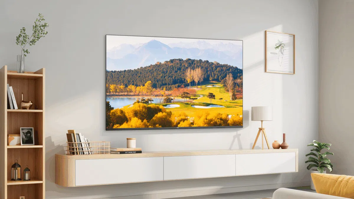 Téléviseur S4500A au mur de la maison