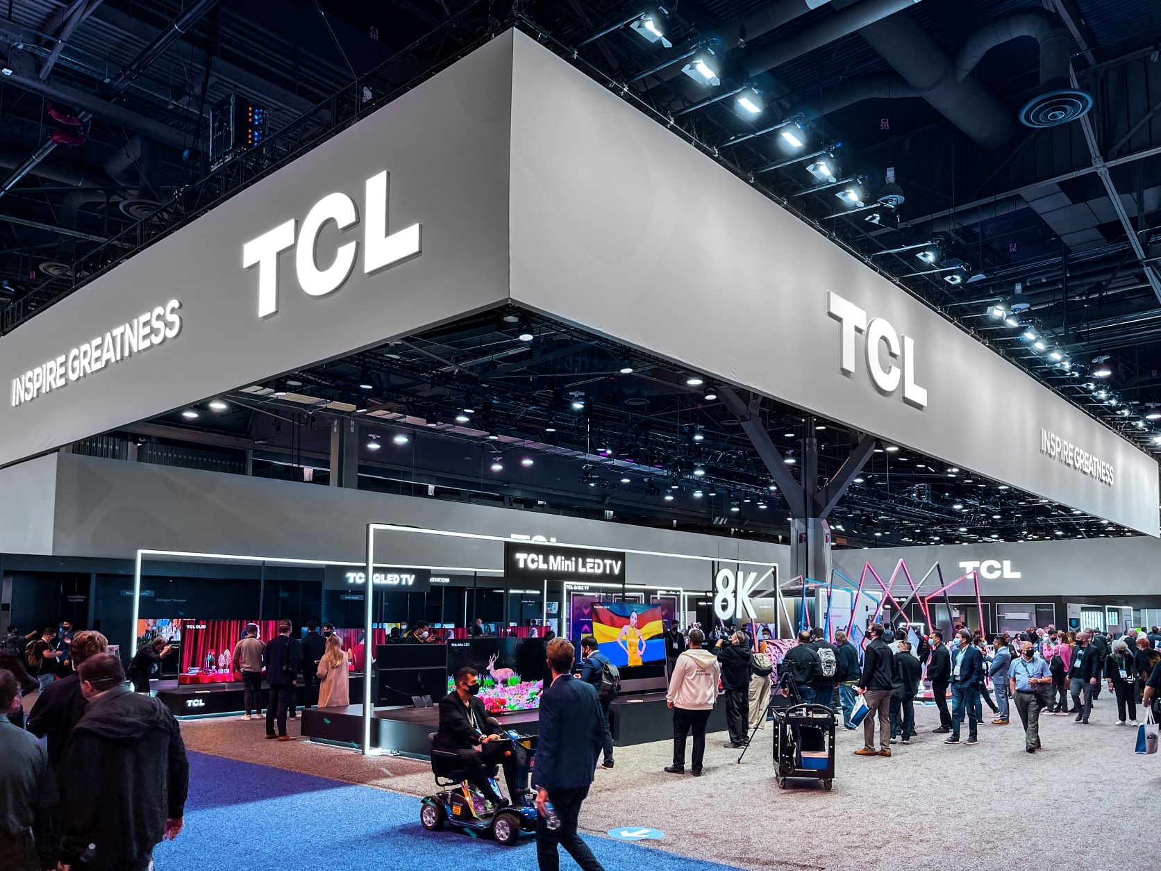 Společnost TCL na veletrhu CES 2022 představuje nejtenčí 85palcový televizor Mini LED a další inovace v zobrazování
