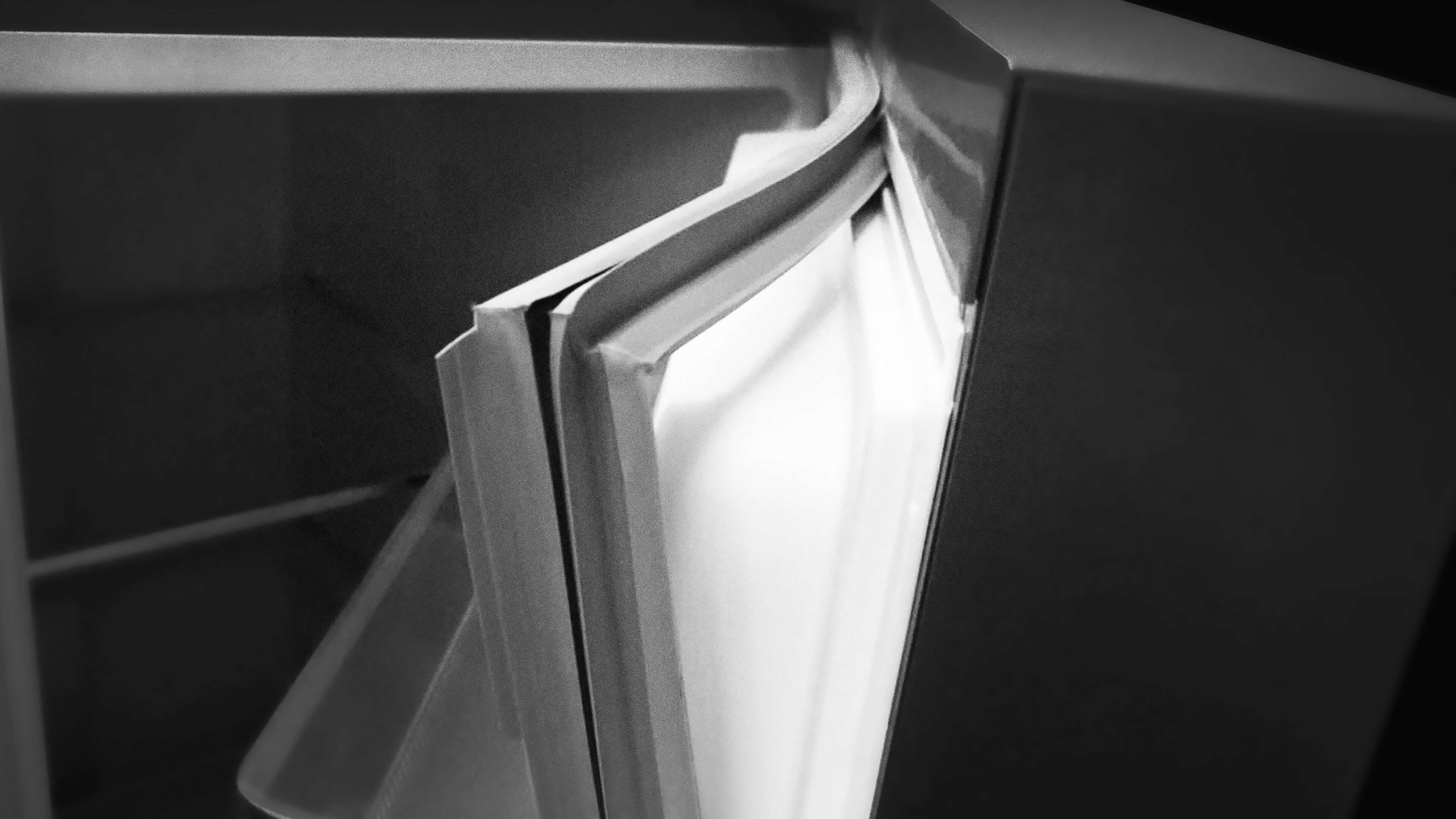 TCL refrigerator Easy-to-Clean gaskets