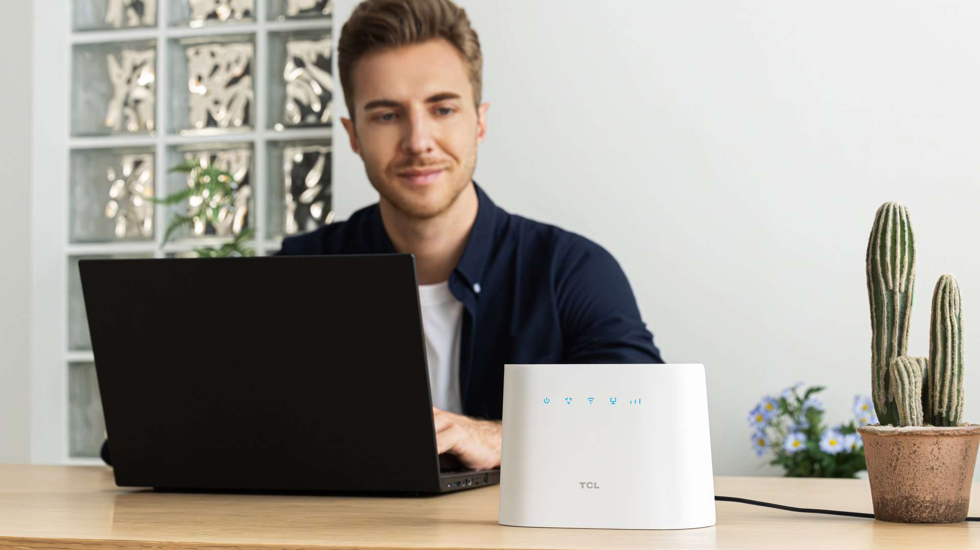  TCL LINKHUB Router Co-shared working spaces