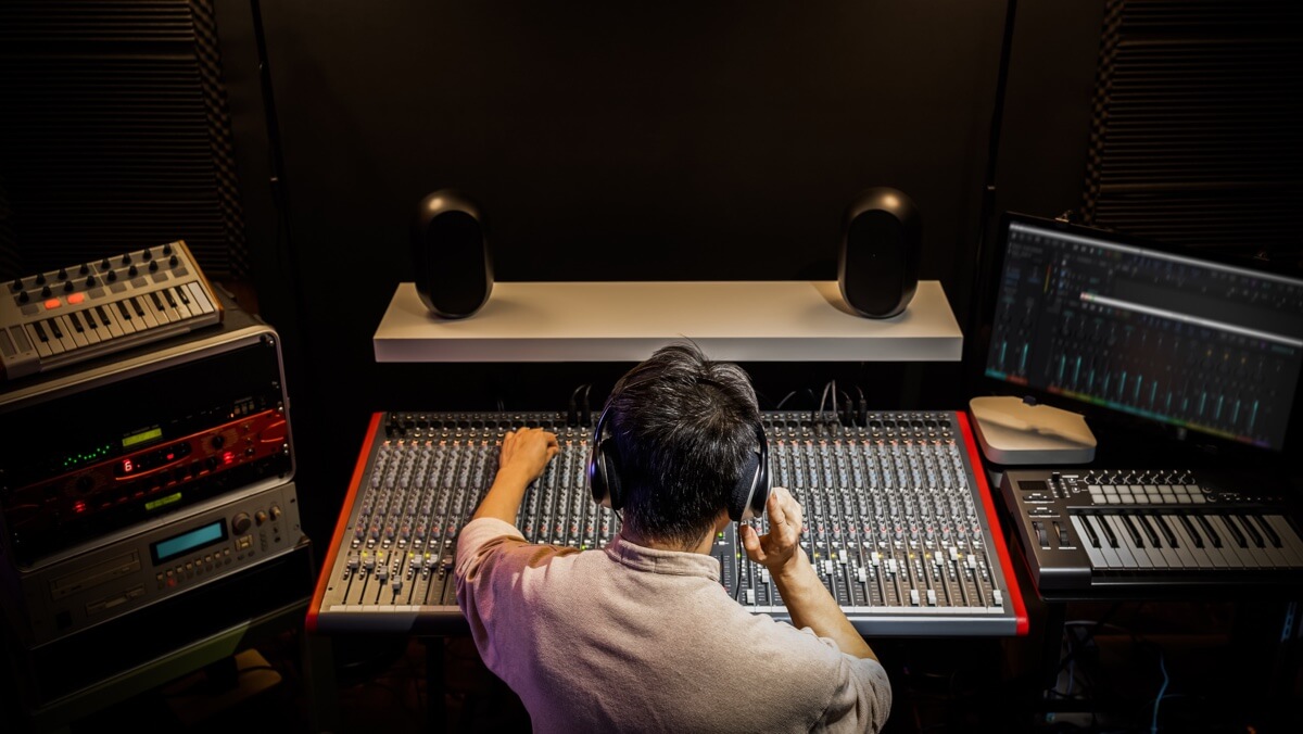 TCL TV QM850G experiencia de audio excepcional