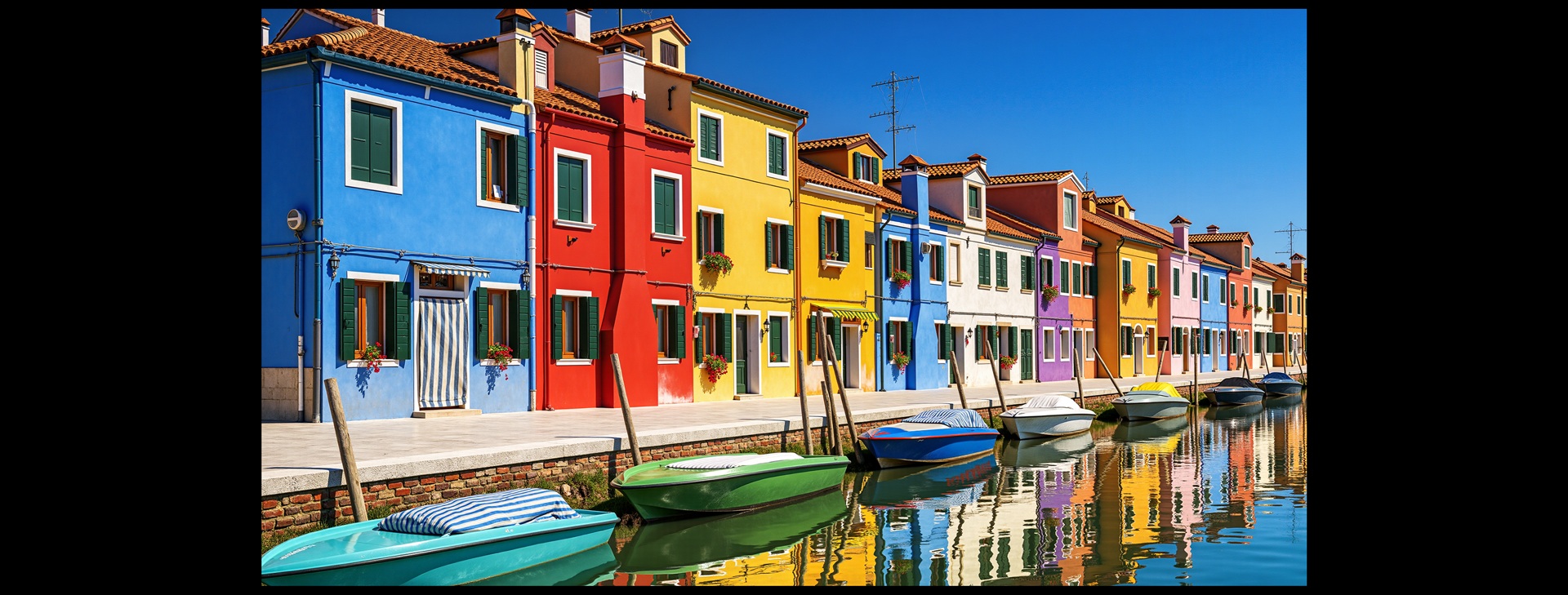 TCL QLED Up to 100% BT.2020 All Scenes Wide Color Gamut